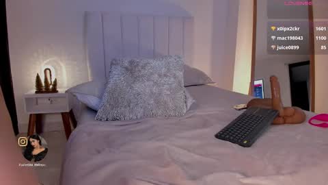 Snapshot of madison__evans chatting on 01.05.25 Valentina 1030 530 - online show from 01.05.25