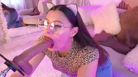 Snapshot of madison__jones chatting on 11.25.25 online show from 11.25.25