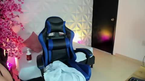 Snapshot of madison_saenzz chatting on 07.11.26 M A D I S O N online show from 07.11.26