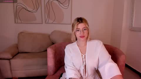 Snapshot of madisonkane chatting on 10.27.25 Madison Kane online show from 10.27.25