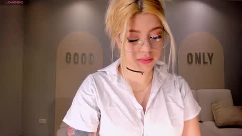 Snapshot of madisonkane chatting on 01.18.26 Madison Kane online show from 01.18.26