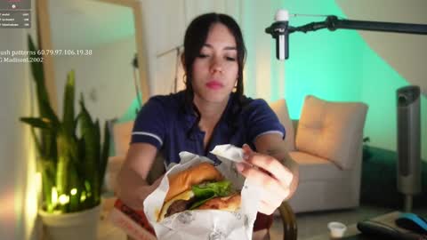 Snapshot of madisonlara chatting on 01.01.25 madisonlara online show from 01.01.25