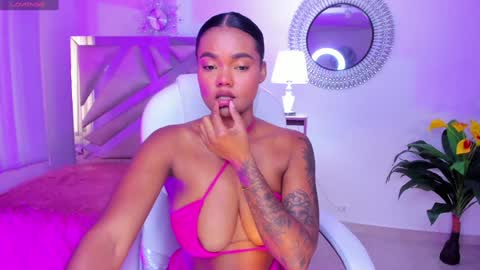 Snapshot of madisson_davon chatting on 12.14.24 Madisson Davon online show from 12.14.24