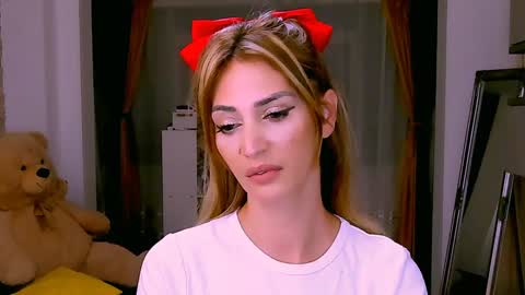 Madye Roberts online show from 01.12.25