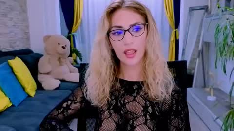 Madye Roberts online show from 10.23.25