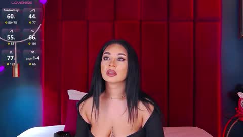 Snapshot of madyluxx chatting on 11.29.25 MadyLuxx online show from 11.29.25