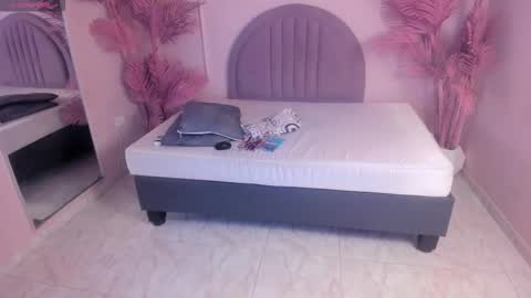 Snapshot of madyscarlett chatting on 10.13.25 madyscarlett online show from 10.13.25