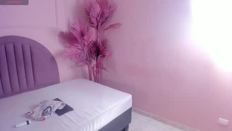 Snapshot of madyscarlett chatting on 10.15.25 madyscarlett online show from 10.15.25