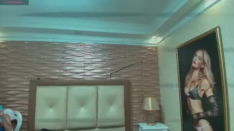 Snapshot of madyscarlett chatting on 11.30.25 madyscarlett online show from 11.30.25