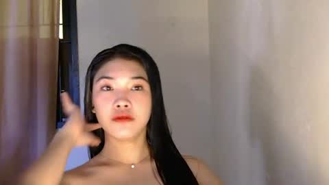 Snapshot of mae_luna chatting on 06.17.26 mae_luna online show from 06.17.26
