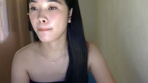Snapshot of mae_luna chatting on 06.25.26 mae_luna online show from 06.25.26