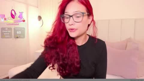 Mae Lyra online show from 12.16.25