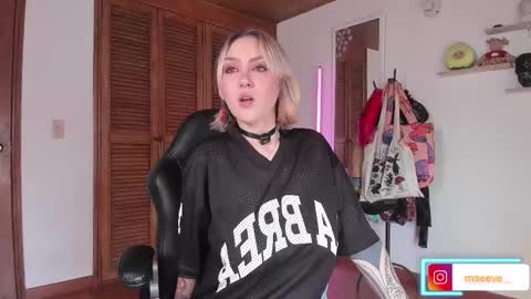 Maeve  schedule 11 am- 530 pm colombia time  online show from 11.21.25