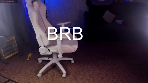 Maevee online show from 02.12.25