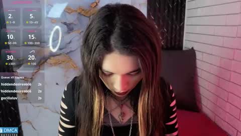 Snapshot of maevekuro chatting on 04.18.26 maevekuro online show from 04.18.26