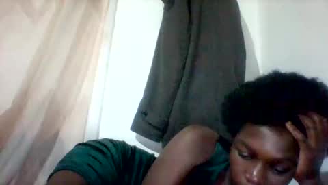 Snapshot of maevre_ chatting on 02.19.26 maevre_ online show from 02.19.26