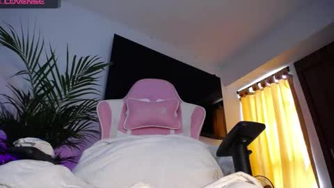 Snapshot of maggie_raver chatting on 01.21.25 maggie online show from 01.21.25