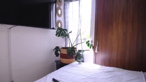 Snapshot of maggie_raver chatting on 11.19.25 maggie online show from 11.19.25