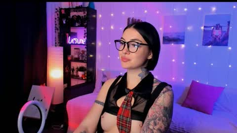 Snapshot of magic_alie chatting on 11.22.25 Magic Allie online show from 11.22.25