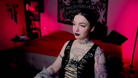 Snapshot of magic_alie chatting on 05.13.26 Magic Allie online show from 05.13.26