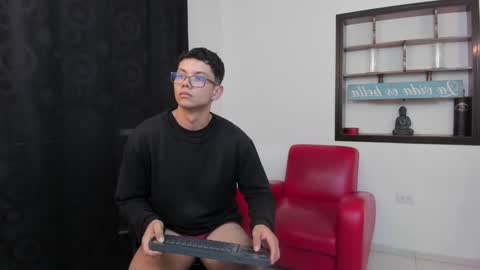 Snapshot of magic_boy01 chatting on 12.02.24 Damian Rivers online show from 12.02.24