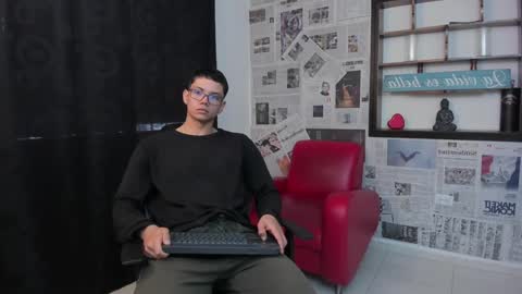 Snapshot of magic_boy01 chatting on 12.19.24 Damian Rivers online show from 12.19.24