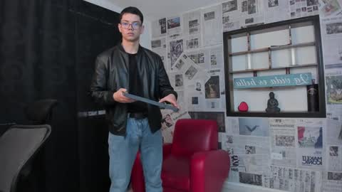 Snapshot of magic_boy01 chatting on 12.23.24 Damian Rivers online show from 12.23.24