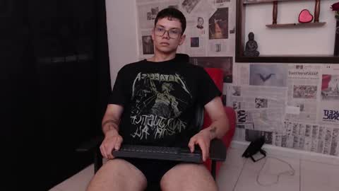 Snapshot of magic_boy01 chatting on 03.10.25 Damian Rivers online show from 03.10.25