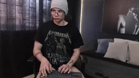 Snapshot of magic_boy01 chatting on 09.15.25 Damian Rivers online show from 09.15.25