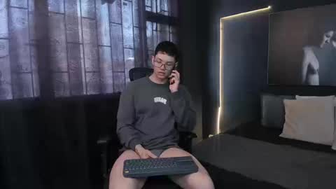 Snapshot of magic_boy01 chatting on 09.24.25 Damian Rivers online show from 09.24.25