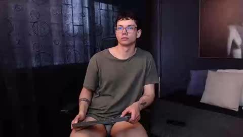 Snapshot of magic_boy01 chatting on 10.17.25 Damian Rivers online show from 10.17.25