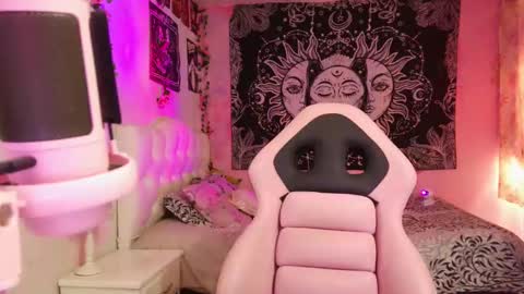 Snapshot of magic_clairewitch chatting on 02.12.25 Claire online show from 02.12.25