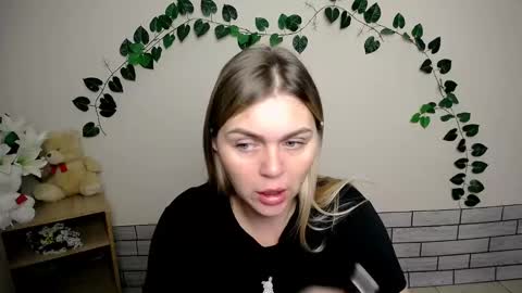 Snapshot of magic_katarina_ chatting on 01.17.25 magic_katarina_ online show from 01.17.25