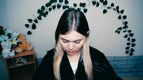 Snapshot of magic_katarina_ chatting on 02.18.25 magic_katarina_ online show from 02.18.25