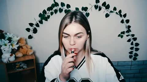 Snapshot of magic_katarina_ chatting on 03.04.25 magic_katarina_ online show from 03.04.25