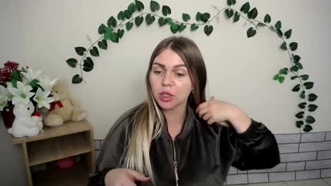 Snapshot of magic_katarina_ chatting on 10.03.25 magic_katarina_ online show from 10.03.25