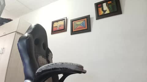 Snapshot of magic_milk23 chatting on 10.03.25 magic_milk23 online show from 10.03.25