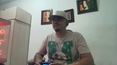 Snapshot of magic_milk23 chatting on 11.27.25 magic_milk23 online show from 11.27.25