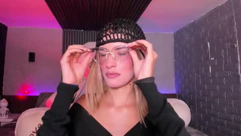 Snapshot of magic_rouse chatting on 02.08.26 M Rss online show from 02.08.26