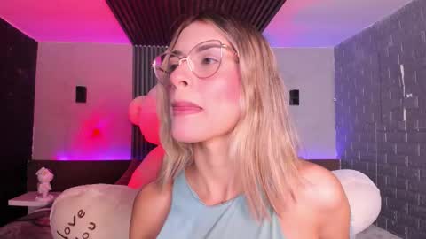 Snapshot of magic_rouse chatting on 02.15.26 M Rss online show from 02.15.26