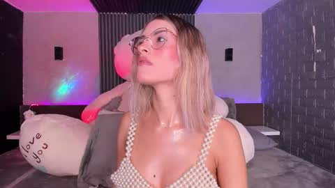 Snapshot of magic_rouse chatting on 02.26.26 M Rss online show from 02.26.26