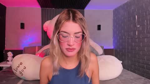 Snapshot of magic_rouse chatting on 03.03.26 M Rss online show from 03.03.26