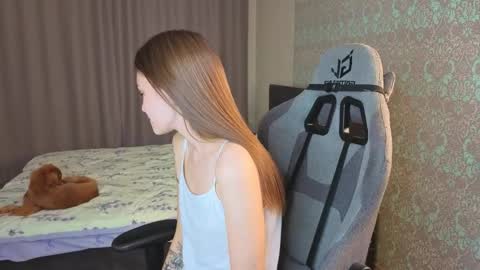 Snapshot of magic_shy chatting on 10.14.25 Merry online show from 10.14.25