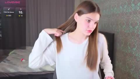 Snapshot of magic_shy chatting on 11.20.25 Merry online show from 11.20.25