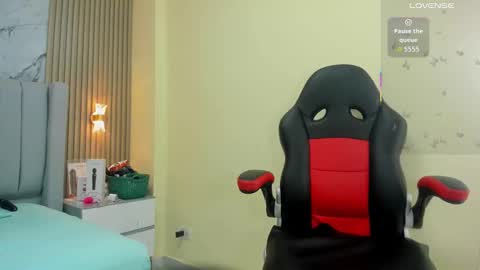 Snapshot of magievans1 chatting on 09.17.25 magievans1 online show from 09.17.25