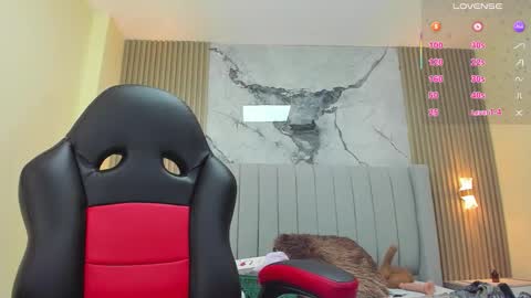 Snapshot of magievans1 chatting on 10.18.25 magievans1 online show from 10.18.25