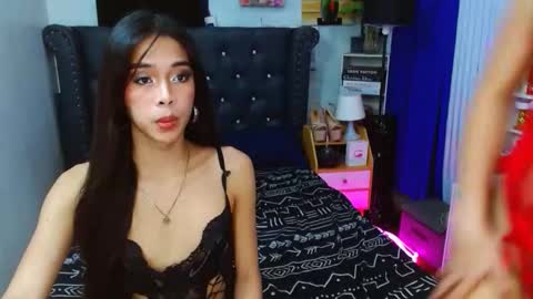 BELLA AND HANA online show from 12.14.25