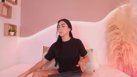 MAIA  LIA  online show from 01.17.26