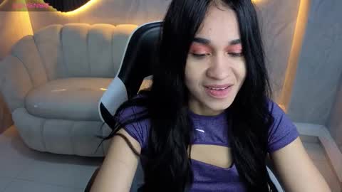 Snapshot of maia_tx chatting on 10.27.25 Online 800 to 1400 online show from 10.27.25