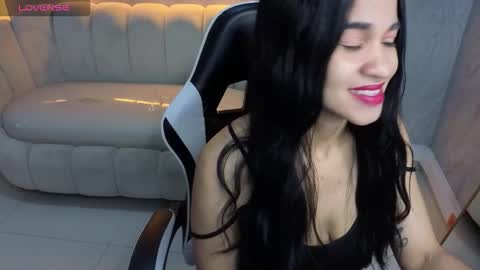 Snapshot of maia_tx chatting on 10.28.25 Online 800 to 1400 online show from 10.28.25